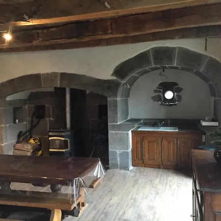 Casa de Férias Maison Auvergnate De Maitre Authentique Anglards-de-Salers